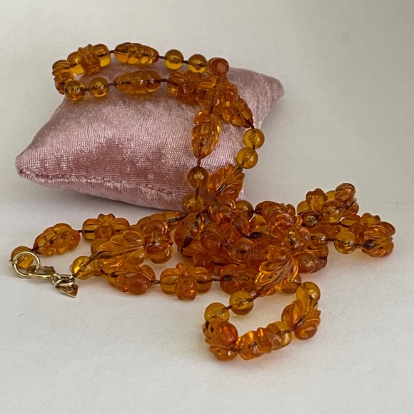 1970s signed Sarah Coventry faux amber necklace - Picture 3 of 11
